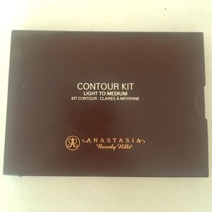 BRAND NEW Anastasia Beverly Hills Contour Kit